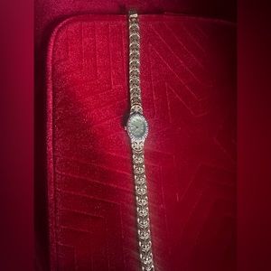 14 k solid gold watch , in very good condition newer been used or fixed.